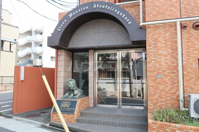 18/27 エントランス