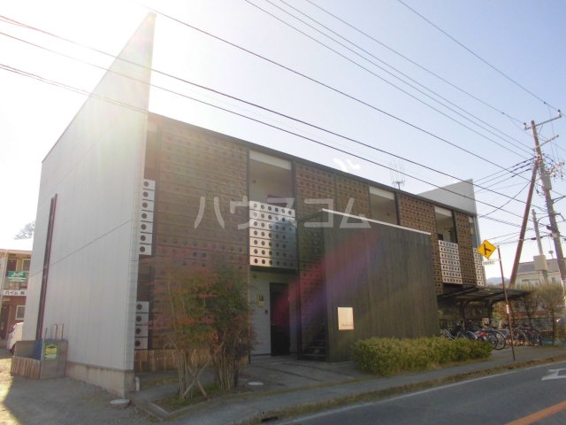 22/27 エントランス