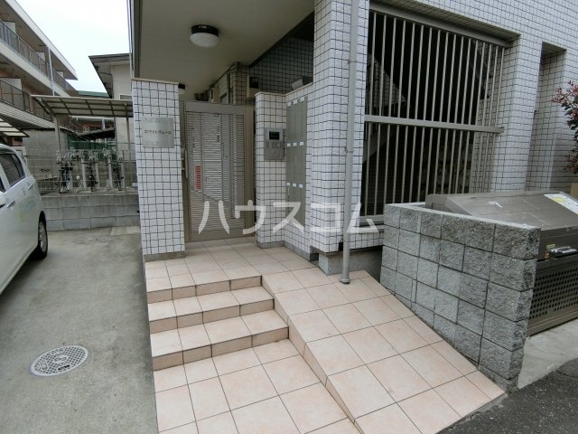 26/30 エントランス