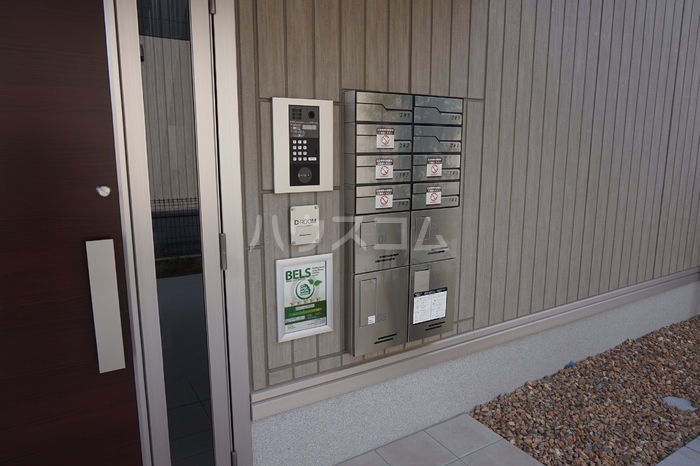 16/17 エントランス