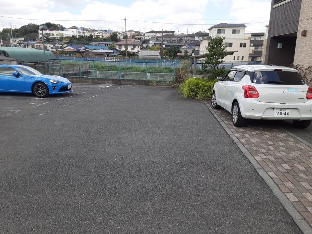 25/28 駐車場