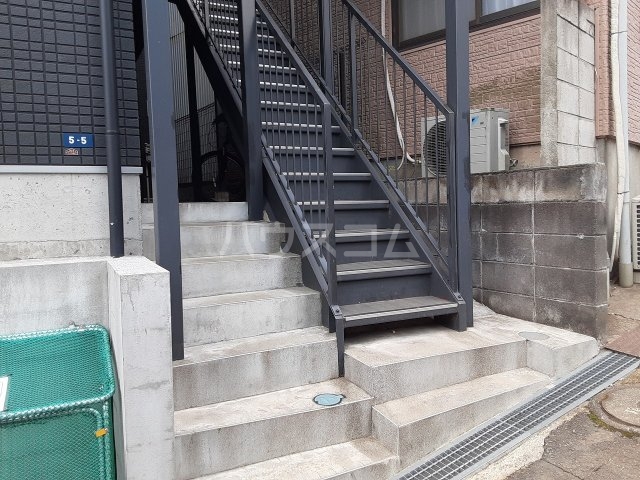 28/30 エントランス