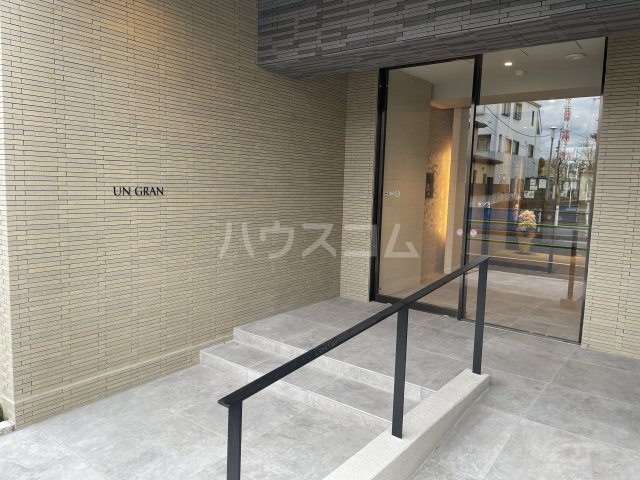 26/30 エントランス