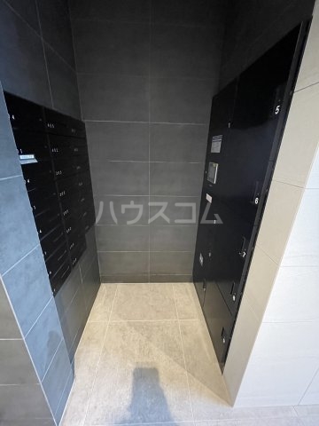 27/30 エントランス