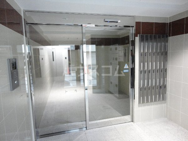 26/30 エントランス