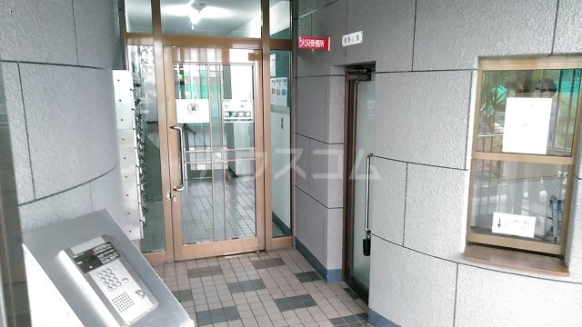 26/30 エントランス