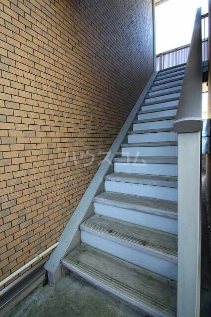 21/30 エントランス