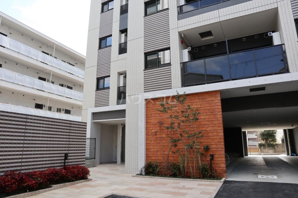 16/23 エントランス