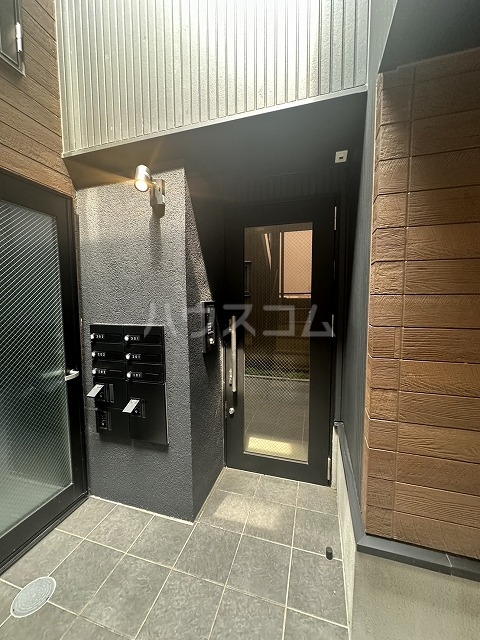 24/30 エントランス