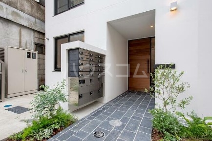 15/23 エントランス