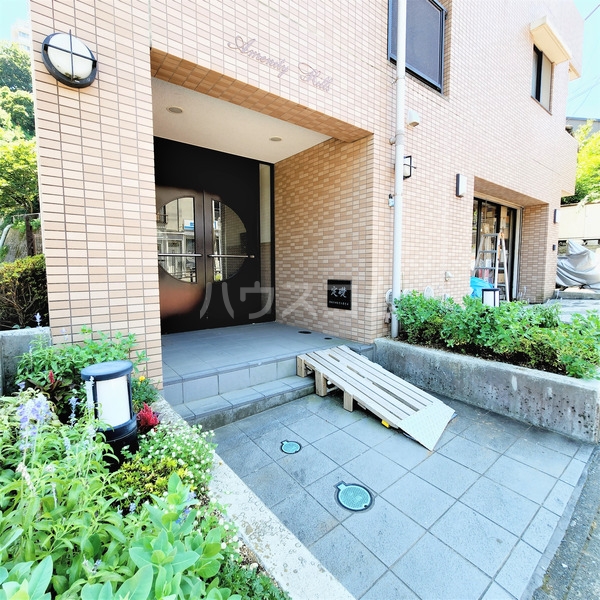 13/18 エントランス