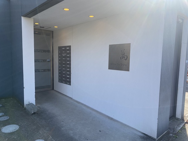 28/30 エントランス