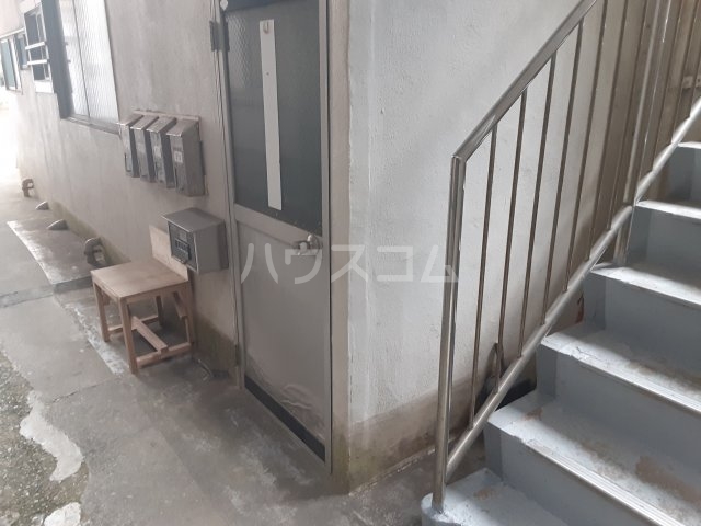 13/18 エントランス