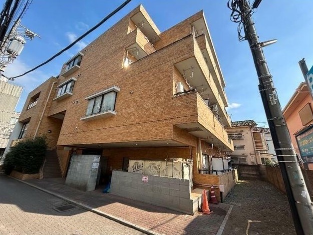 16/20 エントランス