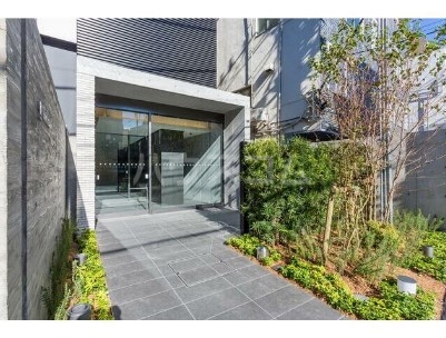 21/30 エントランス