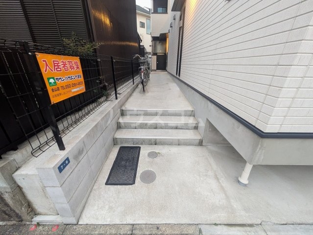 25/28 エントランス