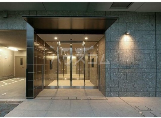 25/30 エントランス