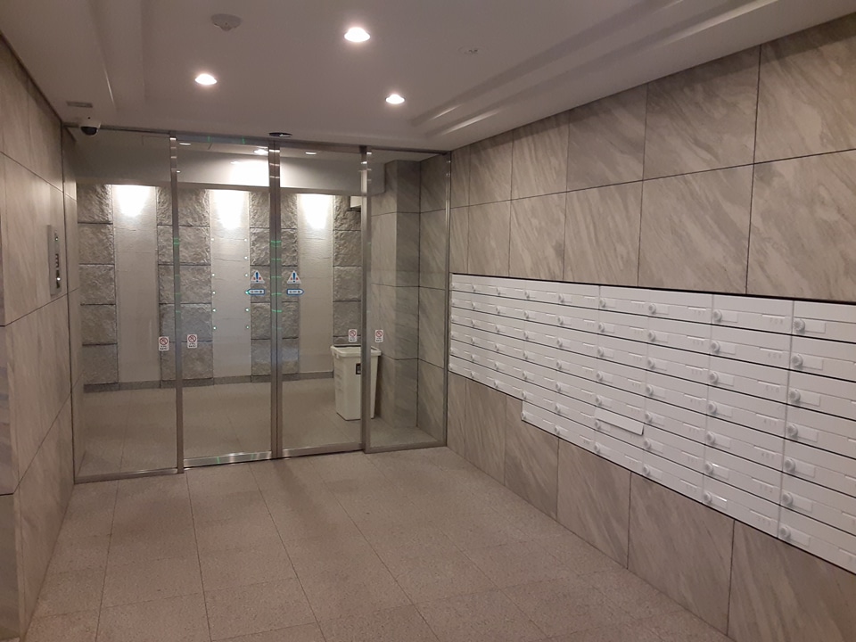 24/30 エントランス