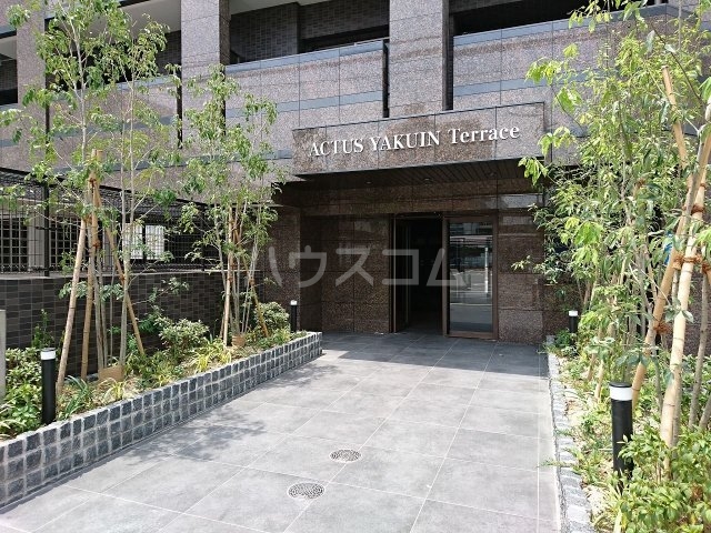 28/30 エントランス