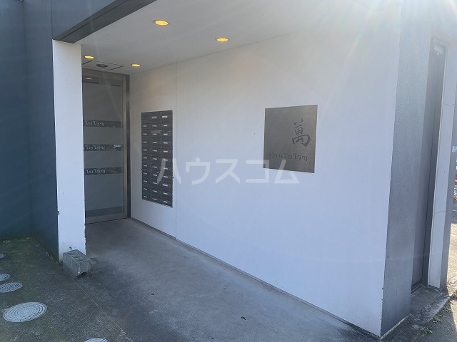 28/30 エントランス