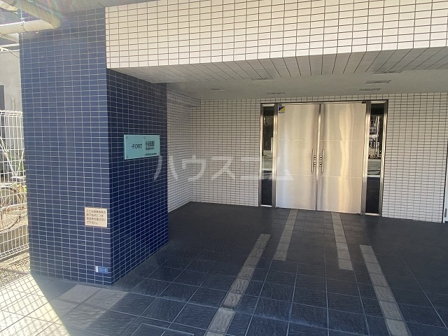 28/30 エントランス