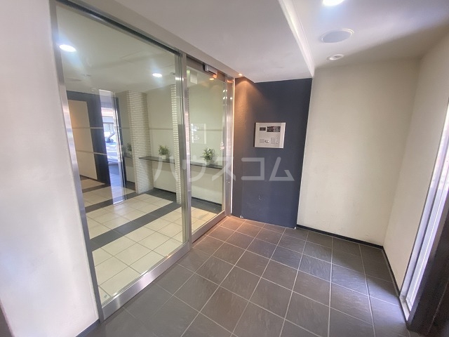 28/30 エントランス