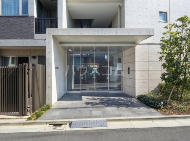 15/15 エントランス