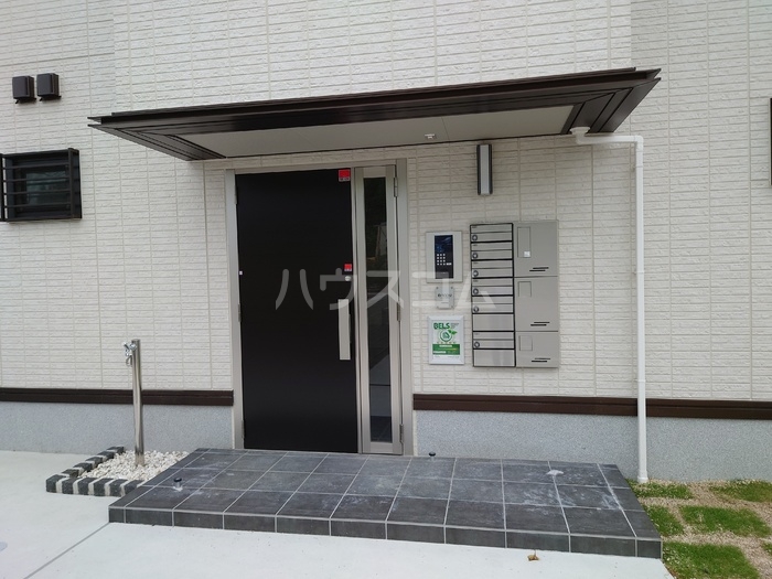 18/27 エントランス