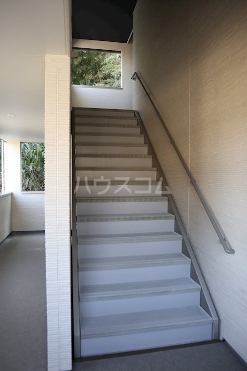 16/21 エントランス