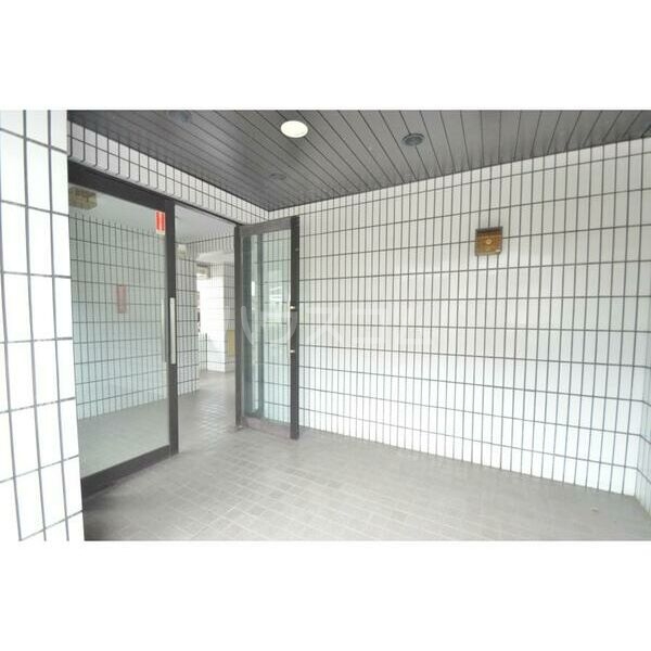 18/19 エントランス