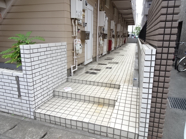 17/27 エントランス