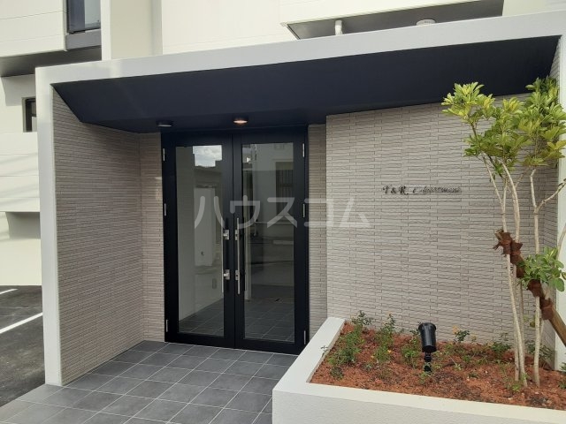 24/28 エントランス