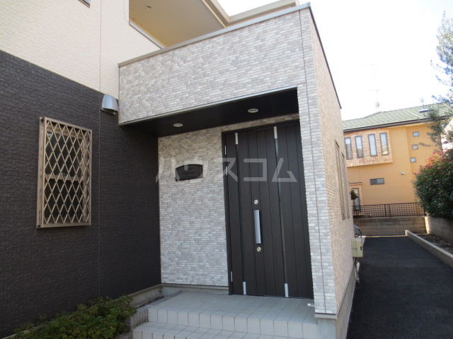 18/27 エントランス