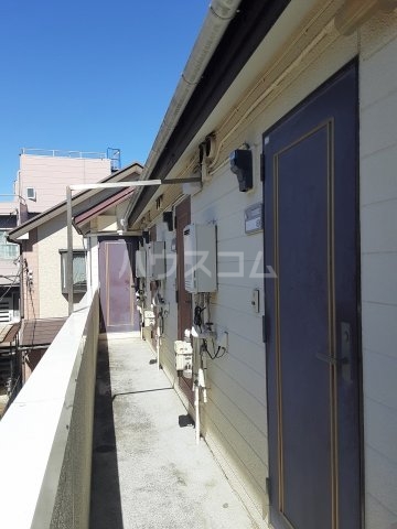 23/29 エントランス