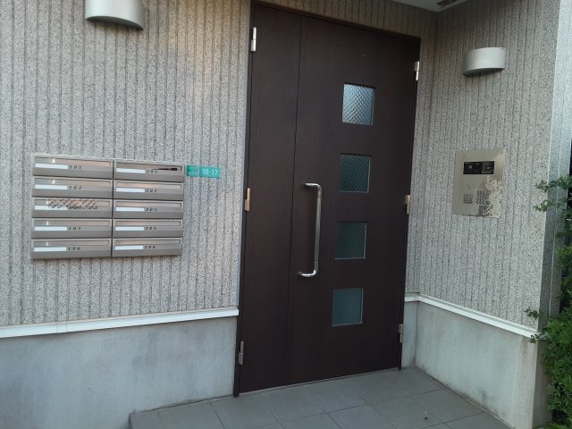 18/29 エントランス