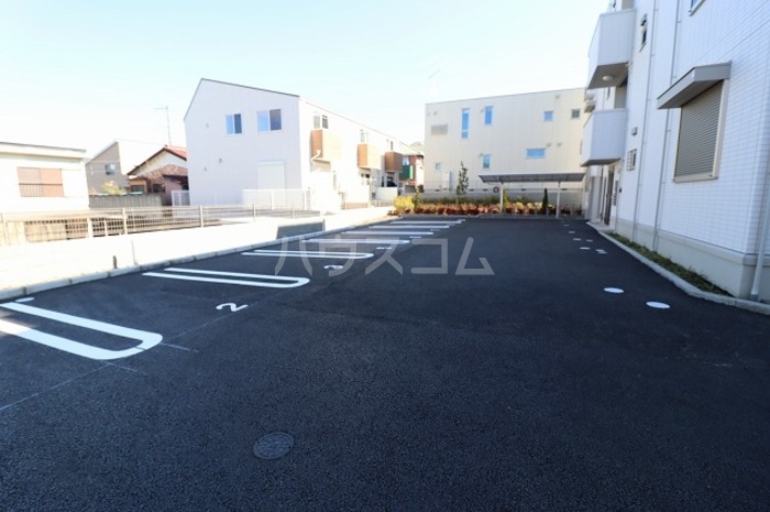 18/22 駐車場
