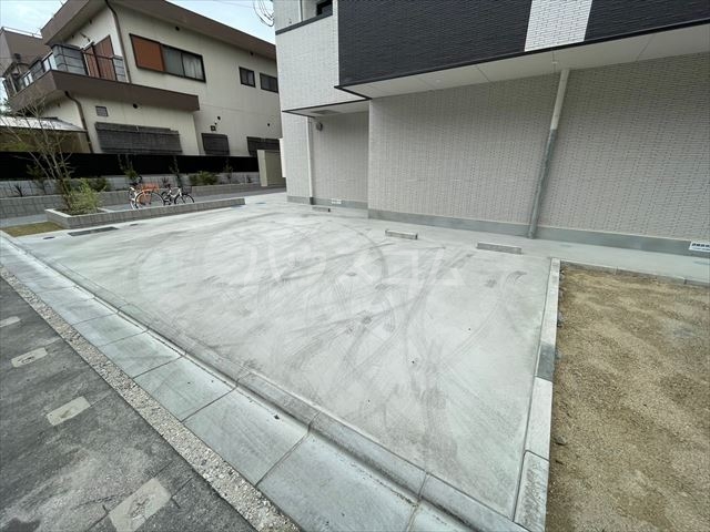 25/30 駐車場