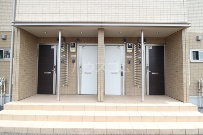 20/23 エントランス