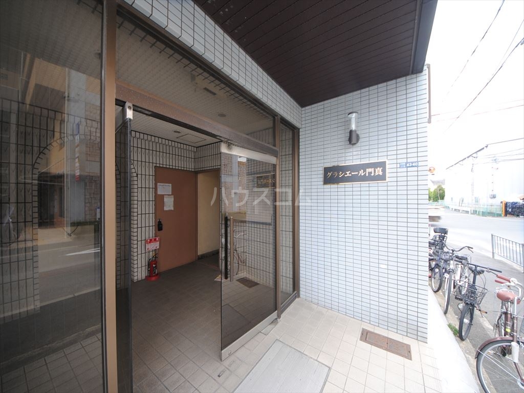 25/29 エントランス