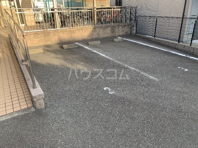 23/30 駐車場