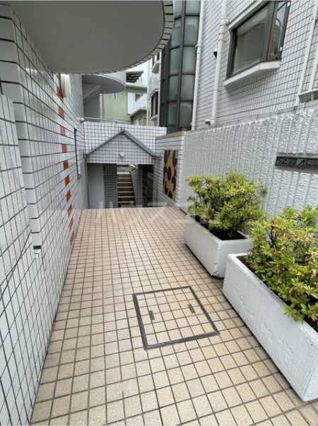 18/21 エントランス