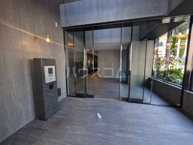 20/30 エントランス