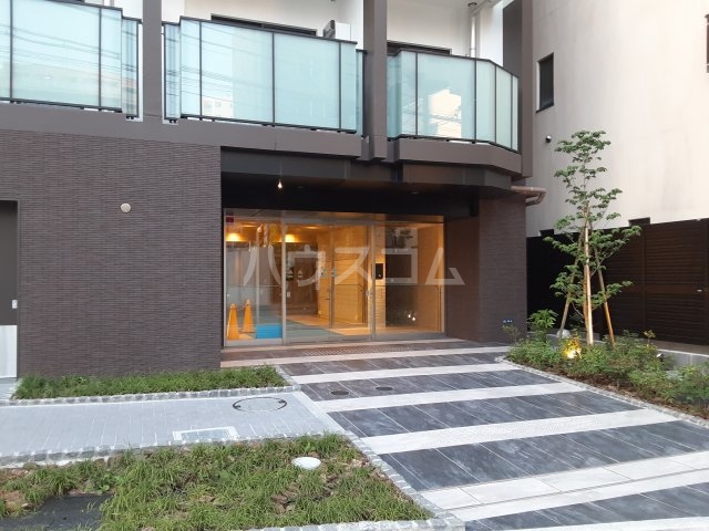 24/30 エントランス