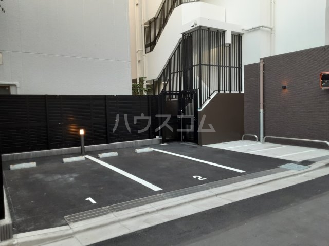 27/30 駐車場
