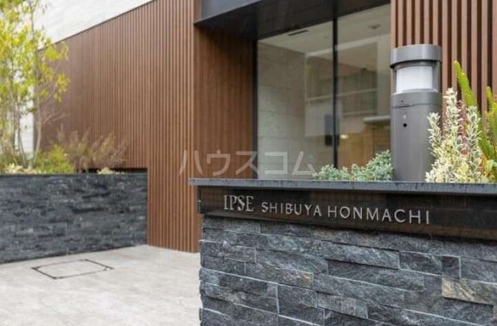 26/30 エントランス