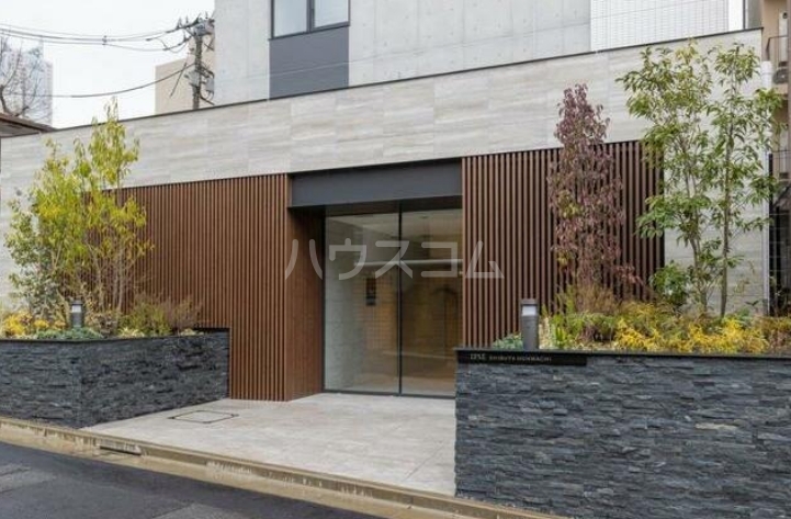 25/30 エントランス