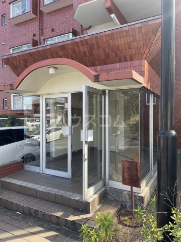 27/30 エントランス