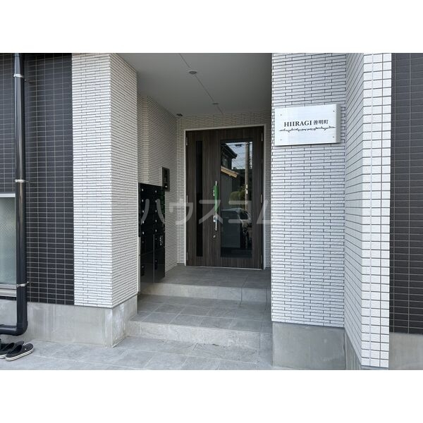 15/23 エントランス