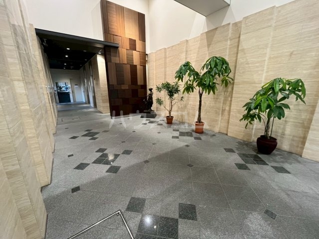 25/30 エントランス