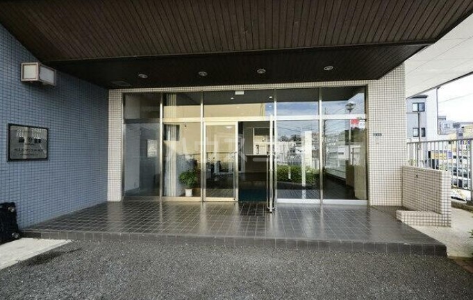 28/30 エントランス